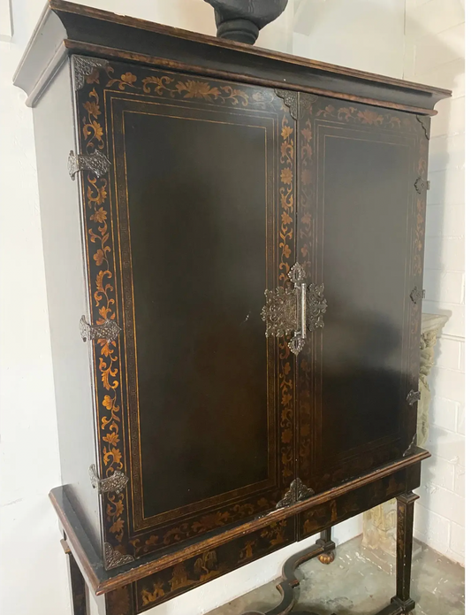 Tete De Négre Chinoiserie Cabinet