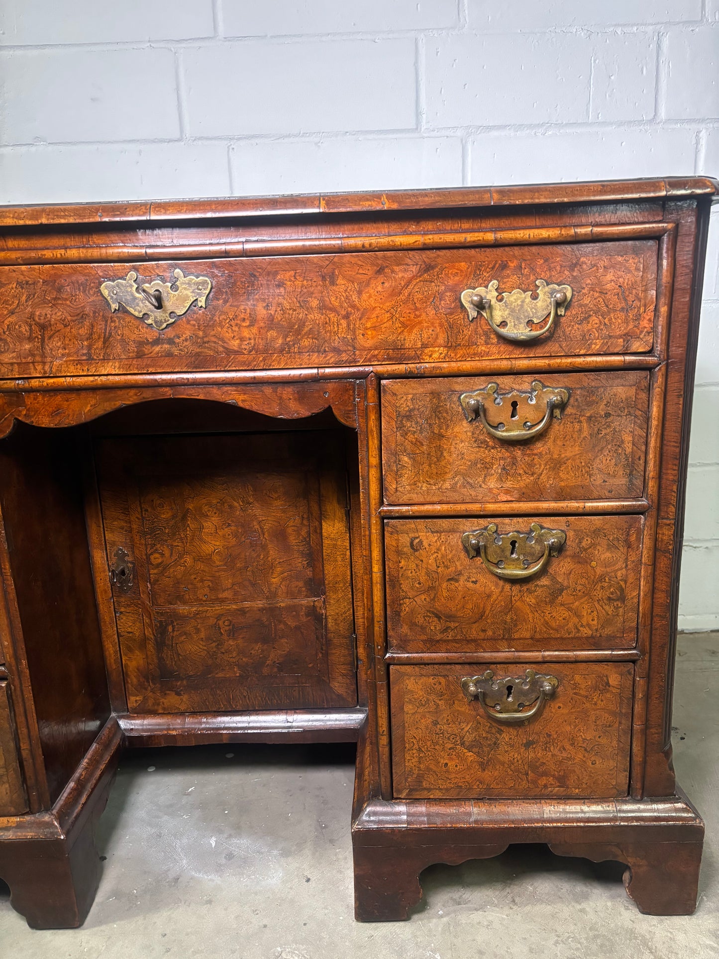 Lady's Dressing Table Kneehole Desk